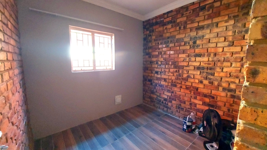 6 Bedroom Property for Sale in Ifafi North West